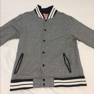 A men’s XL jacket